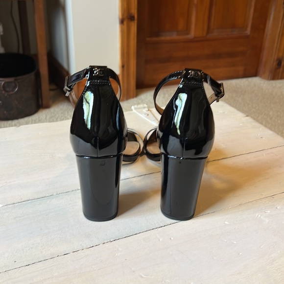 Sam Edelman Odelia Black Patent Leather Block Heeled Sandals - Picture 3 of 4